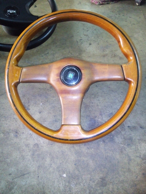 ขายพวงมาลัยแต่ง