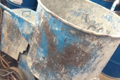 ถังผสมปูนสภาพดีครับมี  2  ถังครับสนใจโทรสอบถามได้ครับ