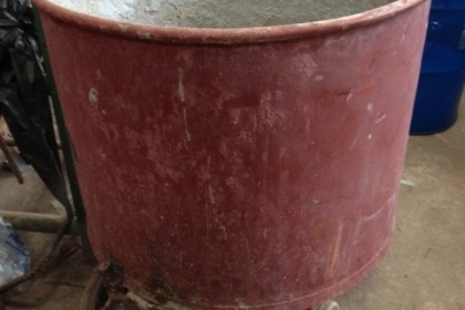 ถังผสมปูนสภาพดีครับมี  2  ถังครับสนใจโทรสอบถามได้ครับ