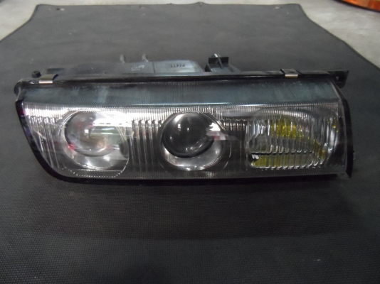 ขาย ไฟหน้า Nissan Cefiro A 31 24V