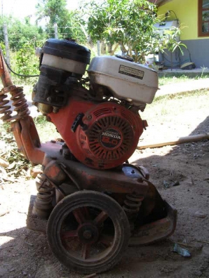 เครื่องตบดินตัวใหญ่