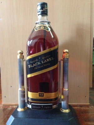 ขายเหล้าเก่าBlack Lable 4.5 ลิตรแสตมป์ไทย พร้อมขาตั้ง 6500 บาท ยุพา 083-0331406