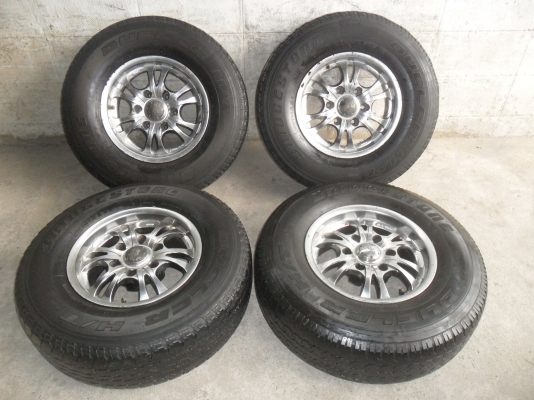 ล้อแม็ก 15นิ้ว 6รู พร้อมยาง 255/70R15 สวยๆ 4 ล้อ ราคา 5400 บาท