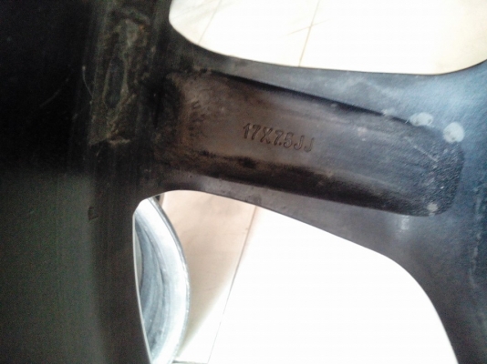 ขายเเม๊ก 4 รู 100 ขอบ 17 กว้าง 7.5 สภาพสวยครับ เดิมๆ