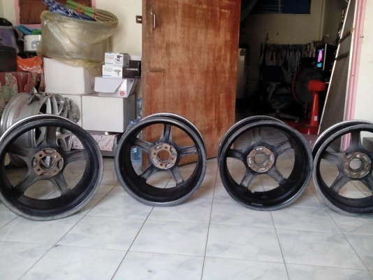 ขายเเม๊ก 4 รู 100 ขอบ 17 กว้าง 7.5 สภาพสวยครับ เดิมๆ