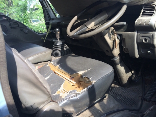 ขายรถบรรทุก6ล้อติดเครน3ตัน ISUZU NPR 120แรงม้า ปี2538 C/N NPR66PX5S-7xxxxxx E/N 4HF1-2xxxxx รถห้าง ทะเบียนไม่ขาด