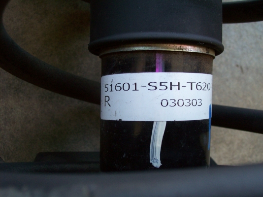 โช็คอัพพร้อมสปริงคู่หน้าฮอนด้า ซีวิค ไดเมนชั่น ของแท้โรงงาน สภาพสมบูรณ์มาก