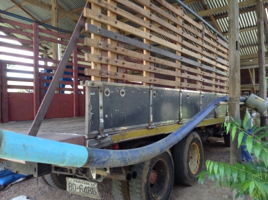 ขาย 10 ล้อหัวยาว 2 เพลาใหญ่จัมโบ้ 200 เครื่อง EH700 168 แรงม้า สโลว์เกียร์กลาง คานหน้าใหญ่ พาวเวอร์ คัสซีสวยตลอดเส้น ยางเต็ม ทะเบียนเต็มพร้อมโอนครับ