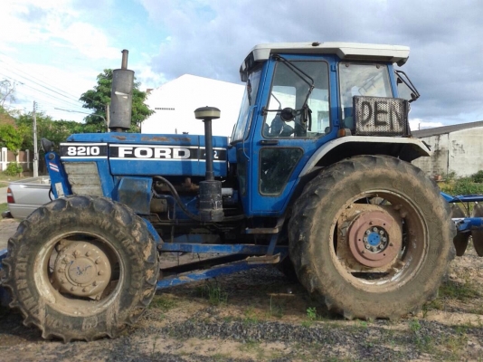 ขายรถไถ ford 8210