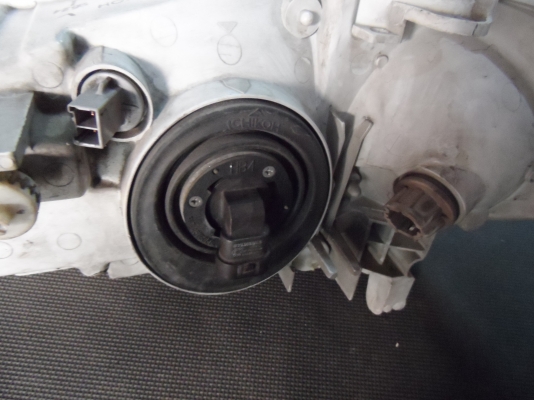 ขาย ไฟหน้า Nissan Cefiro A 33 ขาย ไฟหน้า Nissan Cefiro A 33