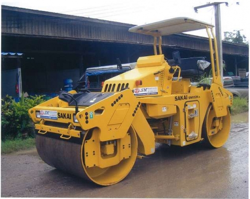 รถบดถนนสั่นสะเทือนล้อเหล็กคู่ SAKAI รุ่น SW652H-1K