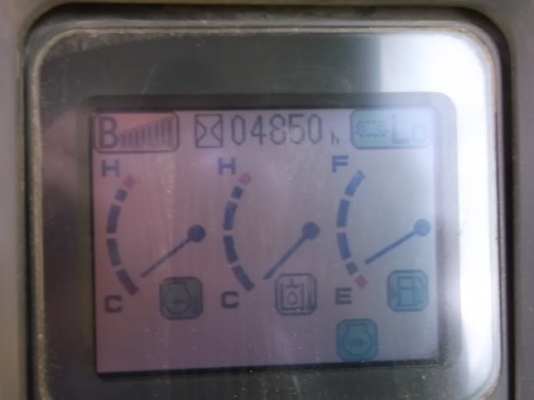 รถแบคโฮมือสอง KOMATSU PC210-LC สภาพรถเยี่ยม 090-268-2646