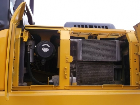 รถแบคโฮมือสอง KOMATSU PC210-LC สภาพรถเยี่ยม 090-268-2646