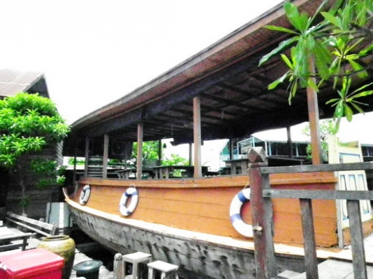 ขายเรือต่อ ไม้สักทองโบราณ (พร้อมทะเบียนเรือ)  สภาพสมบูรณ์ ตัวเรือยาว 16.50 เมตร กว้าง 4.50 เมตร  พร้อมหลังคาเรือทรงโบราณฝักมะขามอ่อน  ปูพื้นไม้ใหม่หัวจรดท้าย   มีหางเสือเรือสมบูรณ์ เดินไฟเรียบร้อย พร้อมใช้งาน มีลำเดียว ราคา 1.2 ล้านบาท ต่อรองได้ สนใจติดต่