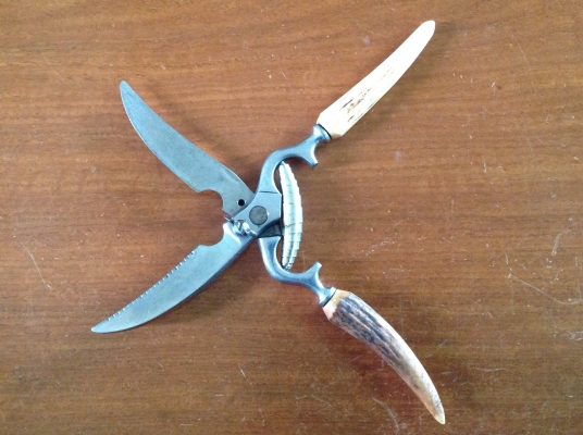 ขายกรรไกรตัดกิ่ง Vintage ด้ามจับทำจากเขากวาง ขายกรรไกรตัดกิ่ง Vintage ด้ามจับทำจากเขากวาง