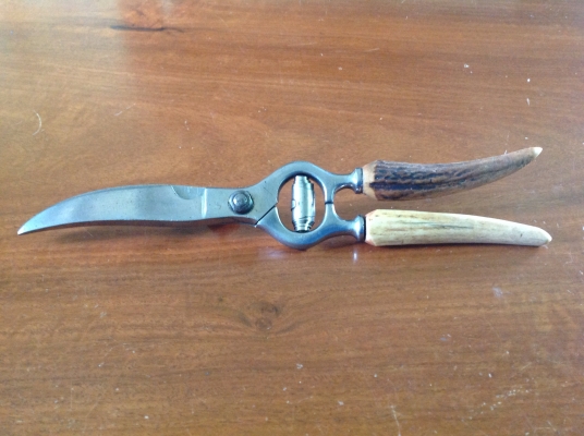 ขายกรรไกรตัดกิ่ง Vintage ด้ามจับทำจากเขากวาง ขายกรรไกรตัดกิ่ง Vintage ด้ามจับทำจากเขากวาง