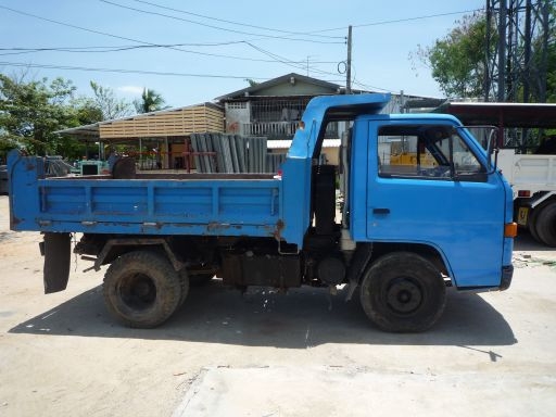 ดั้มพ์ NKR 55 EUS รถห้าง ดั้มพ์ NKR 55 EUS รถห้าง