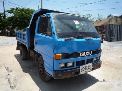 ดั้มพ์ NKR 55 EUS รถห้าง