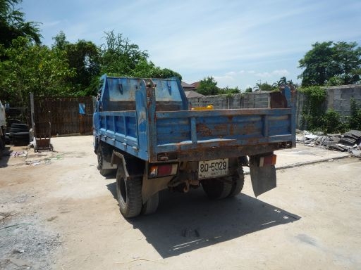 ดั้มพ์ NKR 55 EUS รถห้าง ดั้มพ์ NKR 55 EUS รถห้าง