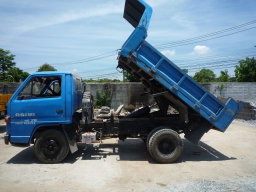 ดั้มพ์ NKR 55 EUS รถห้าง ดั้มพ์ NKR 55 EUS รถห้าง