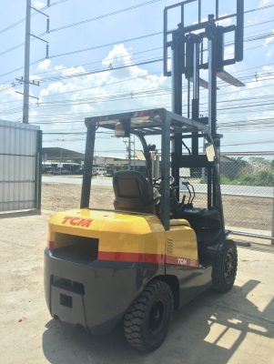 TCM รุ่นล่าสุด FD30T3Z ดีเซล 3 ตัน เสา 3 เมตร เสาเข้าตู้ เครื่องเดิมๆ สภาพดีมาก 340,000 ติดต่อ 094-4267888 จะเด็ด
