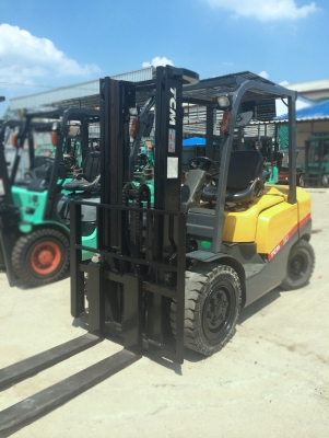 TCM รุ่นล่าสุด FD30T3Z ดีเซล 3 ตัน เสา 3 เมตร เสาเข้าตู้ เครื่องเดิมๆ สภาพดีมาก 340,000 ติดต่อ 094-4267888 จะเด็ด