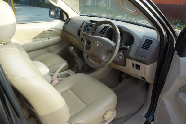 TOYOTA VIGO CAB 4WD ปี 2006 ตัว TOP เครื่อง 3.0 รถสวย ARIBAG เบรค ABS เครื่องวิ่งดีมาก ช่วงล่างแน่น เกียร์ โฟรใช้งานได้ ล้อ MAX เบาะหนัง แอร์เย็น สภาพภายในสวย สีสวย รถพร้อมใช้งาน จัดไฟแนนได้