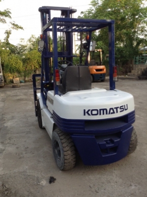 +++ ขายโฟล์คลิฟท์  KOMATSU  FD25-11  ขนาด 2.5  ตัน ( รถนอกนำเข้า ) เสา  4 เมตร ฮิ้งค์โฟล์ค  งากระดก  เครื่องยนต์ดีเซล ล้อนหน้าคู่  เกียร์ธรรมดา ยางลม  *** สภาพดี  พร้อมใช้งาน  สนใจรายละเอียดโทร. คุยได้ครับ  081-659-7598 ***