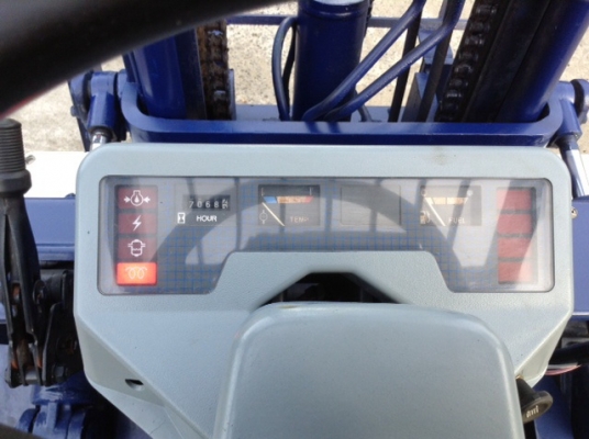 +++ ขายโฟล์คลิฟท์  KOMATSU  FD25-11  ขนาด 2.5  ตัน ( รถนอกนำเข้า ) เสา  4 เมตร ฮิ้งค์โฟล์ค  งากระดก  เครื่องยนต์ดีเซล ล้อนหน้าคู่  เกียร์ธรรมดา ยางลม  *** สภาพดี  พร้อมใช้งาน  สนใจรายละเอียดโทร. คุยได้ครับ  081-659-7598 ***