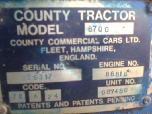 ขายฟอร์ด  6700  สองเพาเครื่องเสื้อลาย  สภาพเก่านอกไม่มีทะเบียนดันหน้า ผาน 3  เกียร์ กลาง