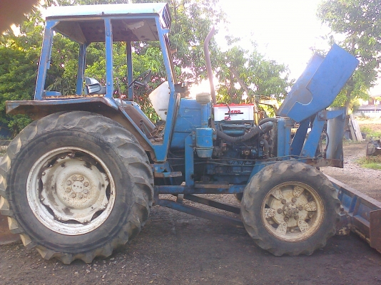 ขายฟอร์ด  6700  สองเพาเครื่องเสื้อลาย  สภาพเก่านอกไม่มีทะเบียนดันหน้า ผาน 3  เกียร์ กลาง