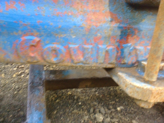 ขายฟอร์ด  6700  สองเพาเครื่องเสื้อลาย  สภาพเก่านอกไม่มีทะเบียนดันหน้า ผาน 3  เกียร์ กลาง