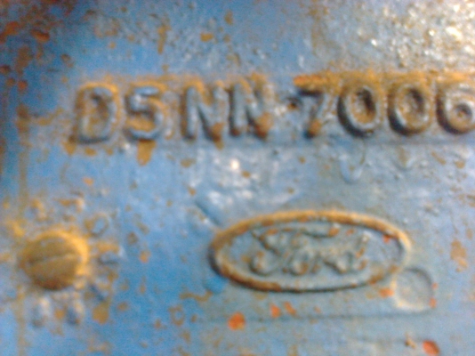 ขายฟอร์ด  6700  สองเพาเครื่องเสื้อลาย  สภาพเก่านอกไม่มีทะเบียนดันหน้า ผาน 3  เกียร์ กลาง