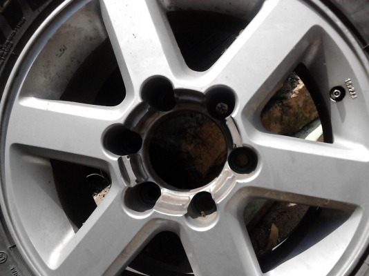6 รู ขอบ 16   ขาย MAG ISUZU  16X7JJ. มี 1 วง   TEL.081-427-3941