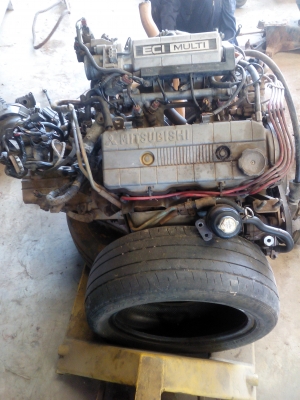 ขายเครื่องพร้อมเกียร์ธรรมดา4G63+คอมแอร์ ไดชาร์จ แพหน้า