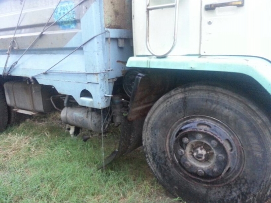 รถอีซูซุ 10 ล้อ รั้ว  ( ไม่ดั้ม )   175 แรงม้า.  สนใจติดต่อ 081 - 6079515