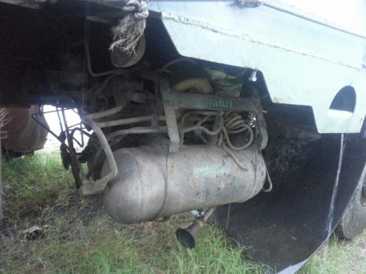 รถอีซูซุ 10 ล้อ รั้ว  ( ไม่ดั้ม )   175 แรงม้า.  สนใจติดต่อ 081 - 6079515