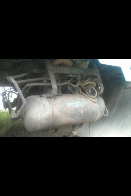 รถอีซูซุ 10 ล้อ รั้ว  ( ไม่ดั้ม )   175 แรงม้า.  สนใจติดต่อ 081 - 6079515