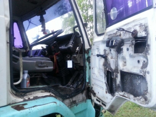 รถอีซูซุ 10 ล้อ รั้ว  ( ไม่ดั้ม )   175 แรงม้า.  สนใจติดต่อ 081 - 6079515