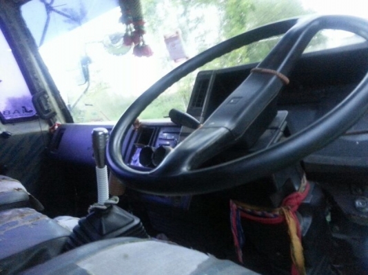 รถอีซูซุ 10 ล้อ รั้ว  ( ไม่ดั้ม )   175 แรงม้า.  สนใจติดต่อ 081 - 6079515