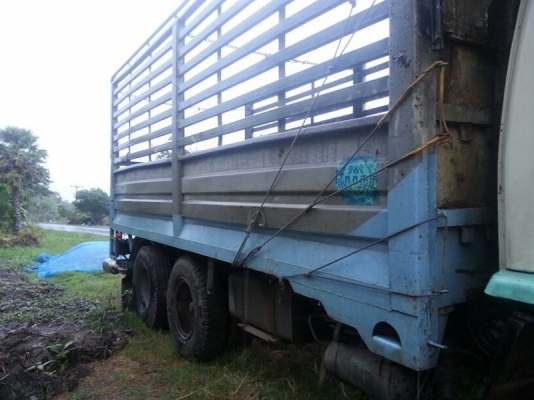 รถอีซูซุ 10 ล้อ รั้ว  ( ไม่ดั้ม )   175 แรงม้า.  สนใจติดต่อ 081 - 6079515