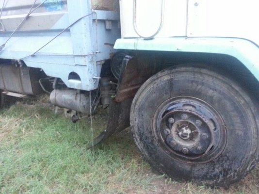 รถอีซูซุ 10 ล้อ รั้ว  ( ไม่ดั้ม )   175 แรงม้า.  สนใจติดต่อ 081 - 6079515