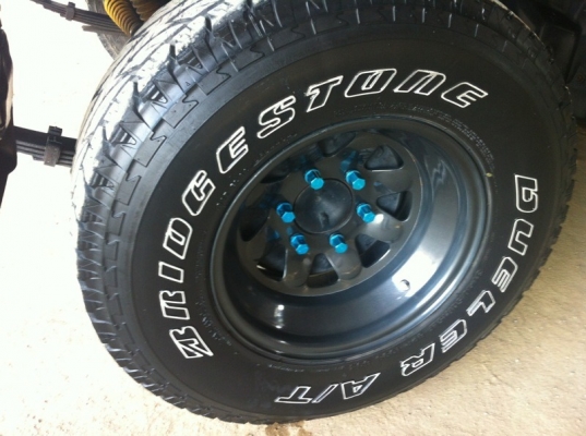 ขายล้อเหล็ก Japan 15 นิ้ว กว้าง 8 พร้อม ยาง 31 ยางพอใช้ได้