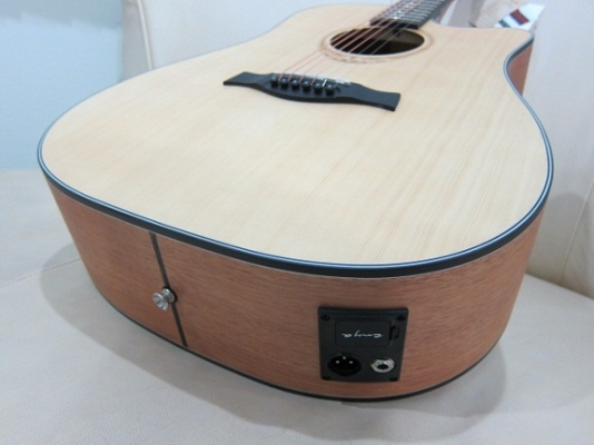 กีต้าร์โปร่งเว้าไฟฟ้า Amari รุ่น AM-418C สีไม้ด้าน ของใหม่ EQ อย่างดี