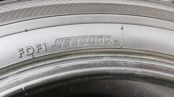 YOKOHAMA db decibel 215 60 16