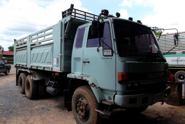 ขายรถสิบล้อร็อกกี้นางฟ้า195แรงห้างแท้สวยมากมีอเดียวปี38