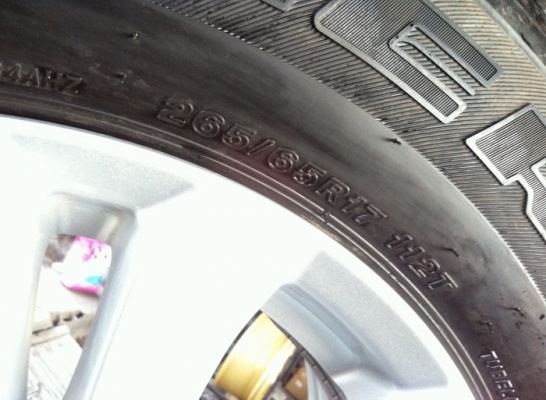 ขายยางขอบ 17 BRIDGESTONE DUELER H/T 265 65 r17 ปี4713 ขายยางขอบ 17 BRIDGESTONE DUELER H/T 265 65 r17 ปี4713