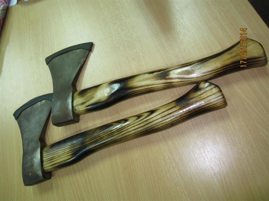 ขวานรุ่นเก่า ด้ามไม้สนนอก PRO USA. 1982 และ 1985 ขวานรุ่นเก่า ด้ามไม้สนนอก PRO USA. 1982 และ 1985