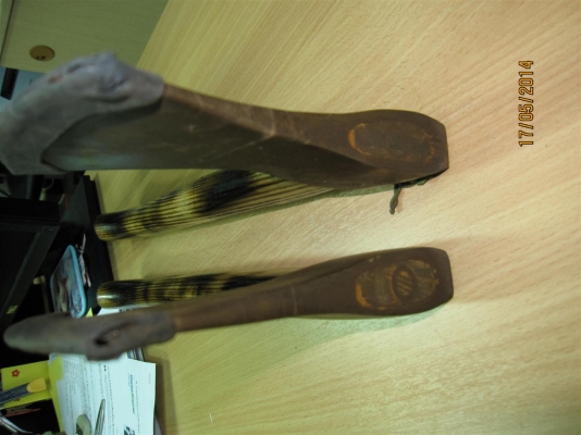 ขวานรุ่นเก่า ด้ามไม้สนนอก PRO USA. 1982 และ 1985 ขวานรุ่นเก่า ด้ามไม้สนนอก PRO USA. 1982 และ 1985