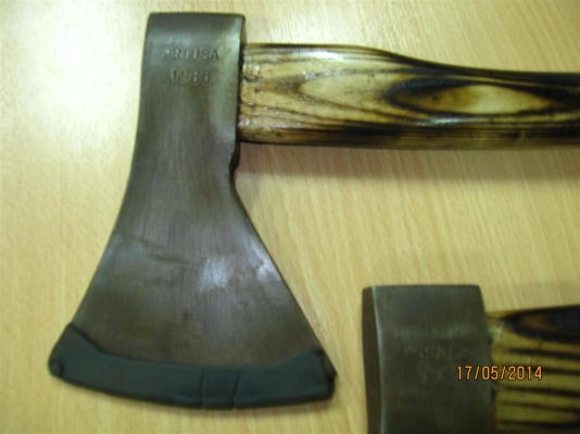 ขวานรุ่นเก่า ด้ามไม้สนนอก PRO USA. 1982 และ 1985 ขวานรุ่นเก่า ด้ามไม้สนนอก PRO USA. 1982 และ 1985